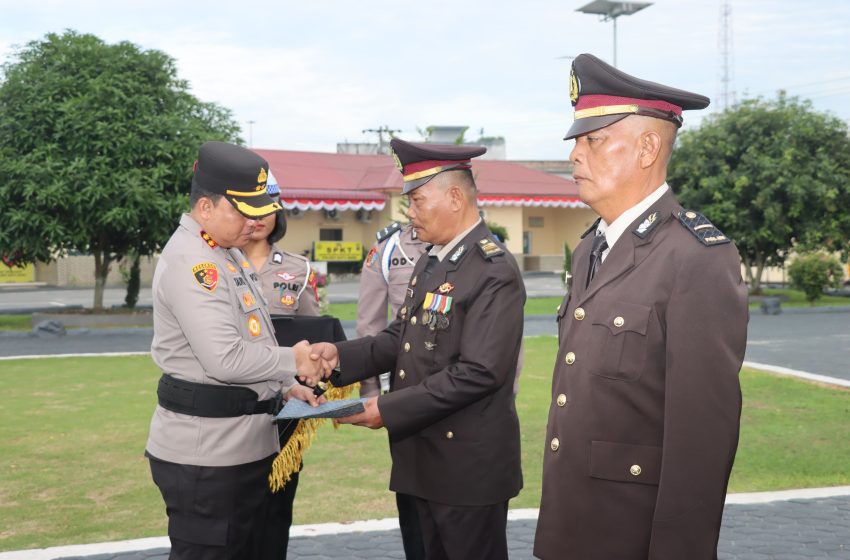  Kapolres Batu Bara Lepas Personil Yang Purna Bakti