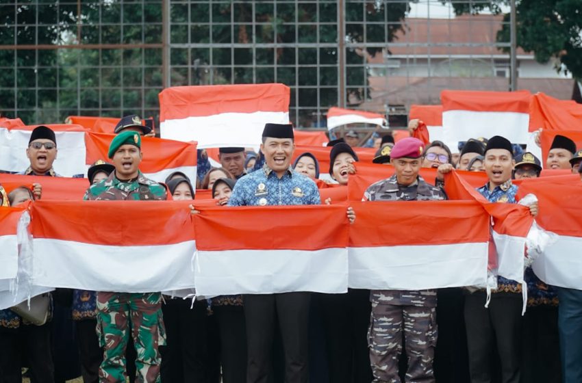 Jelang HUT ke-79 RI, Pemkab Batu Bara Bagikan Ribuan Bendera Merah Putih