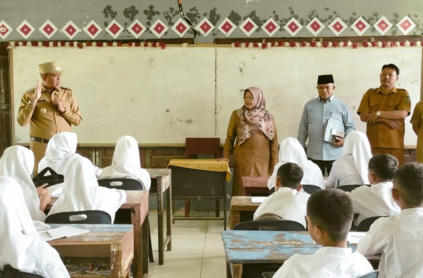  Pj. Bupati Langkat Faisal Hasrimy Pastikan Proses Belajar di SMPN 2 Pematang Jaya Berjalan Optimal