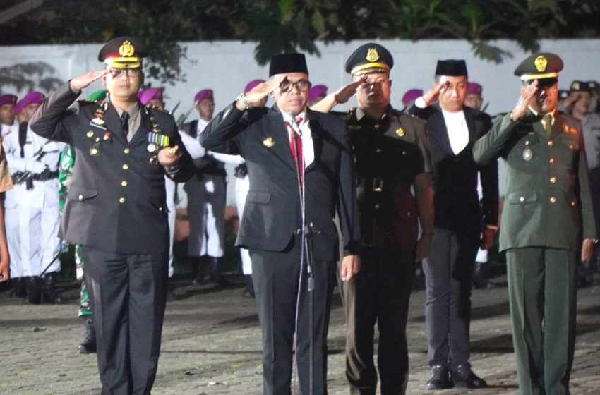  Pj. Bupati Langkat bertindak sebagi Pembina Apel Renungan Suci di TMP Berandan: Mari Kenang Jasa Pahlawan di HUT ke-79 RI