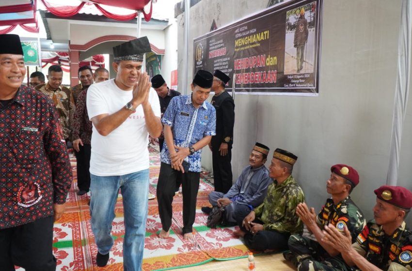  Pj. Bupati Langkat Faisal Hasrimy Serahkan Bingkisan dan Kirimkan Doa untuk Veteran: Menghargai Jasa Perjuangan Tanpa Pamrih