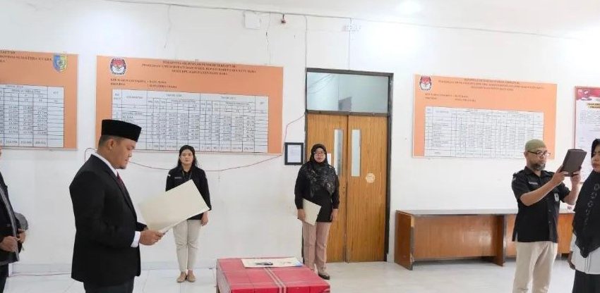  Ketua KPU Batu Bara Lantik PAW Anggota PPS Desa Pelanggaran Laut Tador