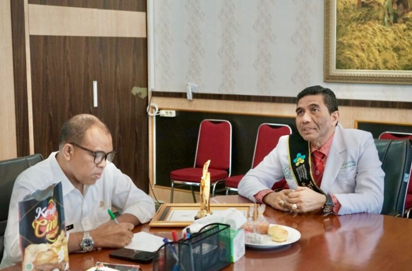  Pj Bupati Langkat Apresiasi dr. Agus Salim sebagai Tenaga Medis Teladan Nasional: Bukti Pengabdian Tanpa Batas