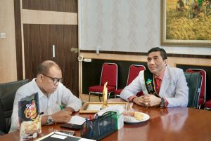  Pj Bupati Langkat Apresiasi dr. Agus Salim sebagai Tenaga Medis Teladan Nasional: Bukti Pengabdian Tanpa Batas