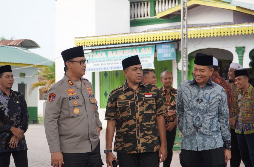  Pj Gubsu dan Pj Bupati Langkat Ziarah ke Makam Syekh Abdul Wahab Rokan: Bawa Bantuan untuk Masyarakat