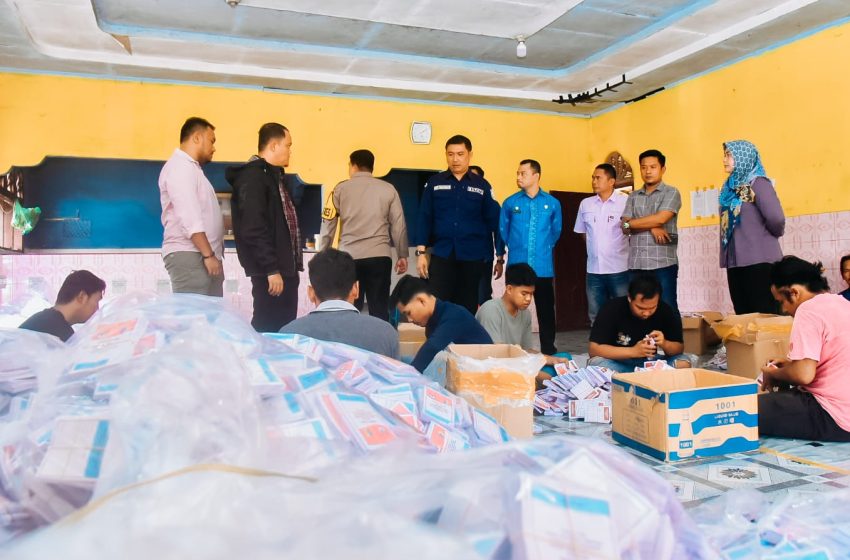  Pj. Bupati Heri Kunjungi Langsung Gudang Logistik KPU Guna Pastikan Persiapan Pilkada Batu Bara