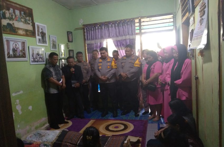  Kapolres Batubara dan PJU Beserta Bhayangkari Melayat Kerumah Duka di Aspol Tanjung Tiram