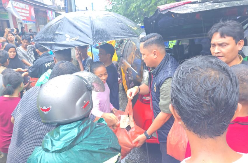  Tim URC Polrestabes Medan Salurkan Bantuan Kepada Warga Terdampak Banjir