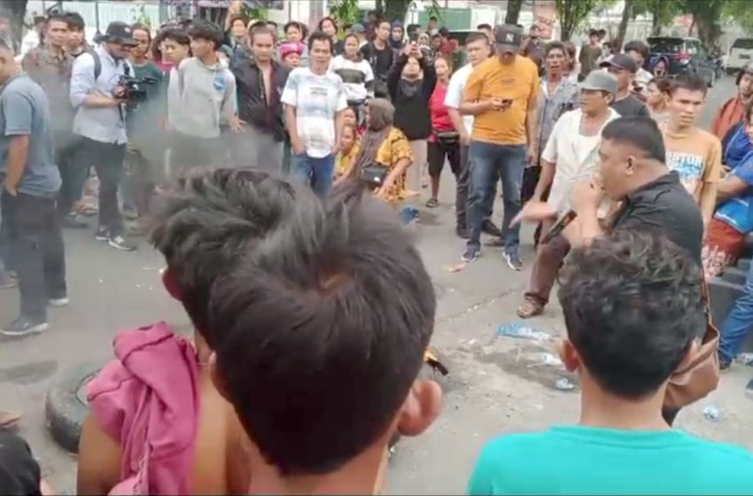  Ratusan Warga Pancurbatu Demo Markas Pomdam I/BB Minta Tangkap dan Penjarakan Oknum TNI