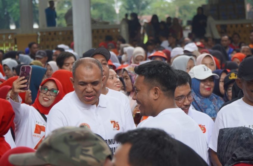  Pj. Bupati Langkat Faisal Hasrimy Lepas Ribuan Guru dalam Gerak Jalan Santai HUT PGRI ke-79