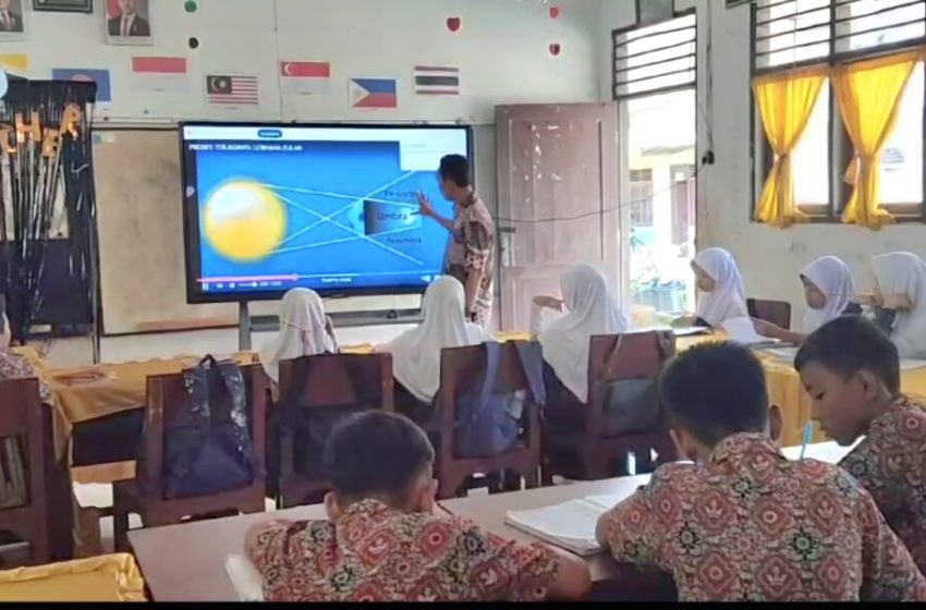  Pj Bupati Langkat Dorong Digitalisasi Pendidikan dengan Smart Board, Dukung Program Prioritas Presiden Prabowo