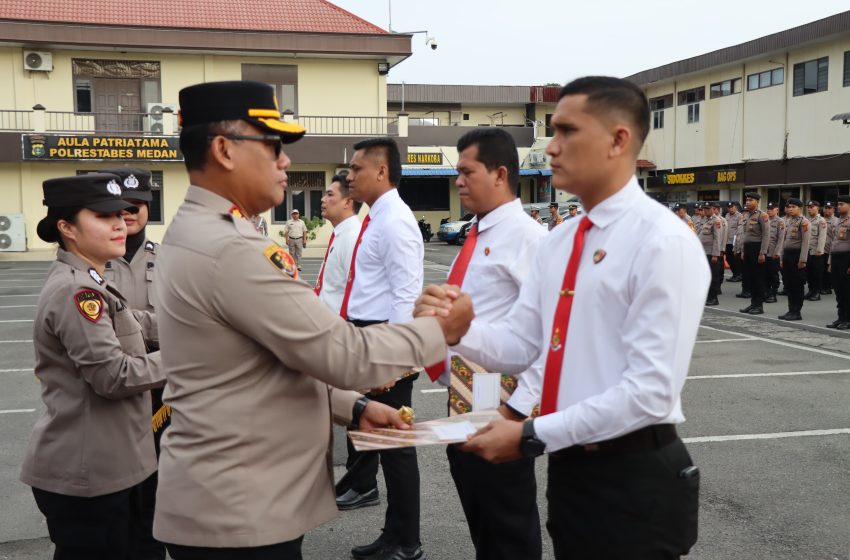  Beri Penghargaan Personel Berprestasi, Kapolrestabes Medan : Jadikan Tantangan Sebagai Peluang