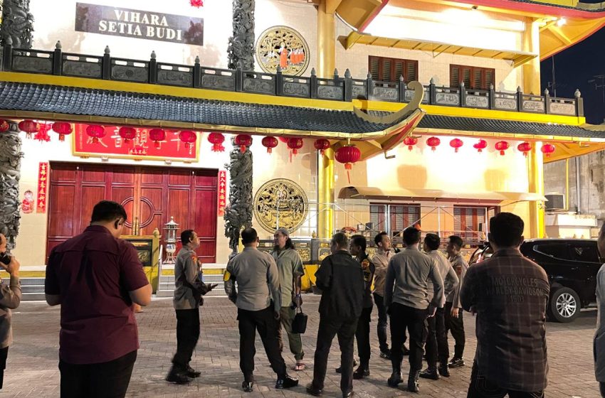  Usai Pimpin Apel KRYD, Kapolrestabes Medan Cek Pospam Imlek di Vihara Setia Budi dan Maitreya