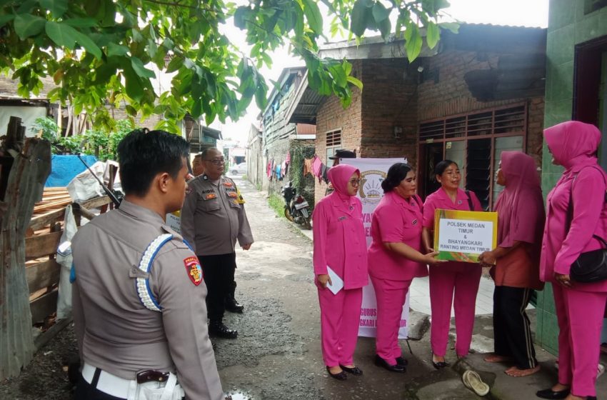  Polsek Medan Timur Gulirkan Sembako dan Santunan Kepada Warga Kurang Mampu