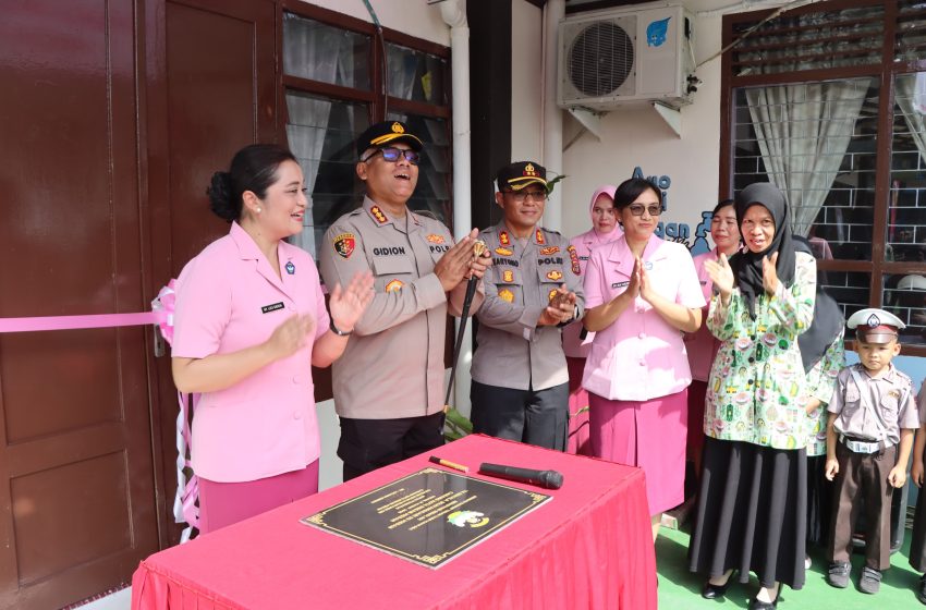  Ny. Luciana Gidion Resmikan Renovasi Sekolah TK Kemala Bhayangkari