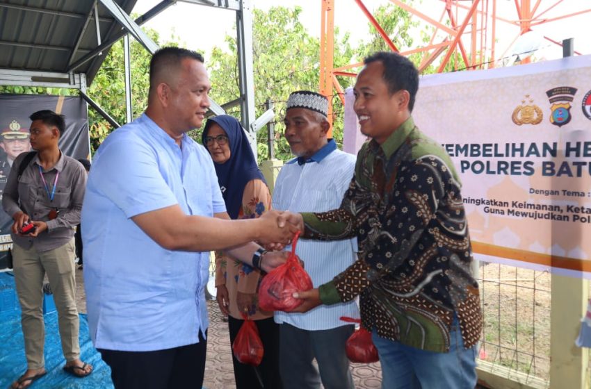  Polres Batu Bara Salurkan Daging Qurban untuk Personel, Warga dan Insan Pers