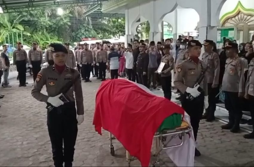  Polres Batu Bara Melaksanakan Pemakaman Jenazah Alm AIPTU Fran Santoso Penuh Hikmat