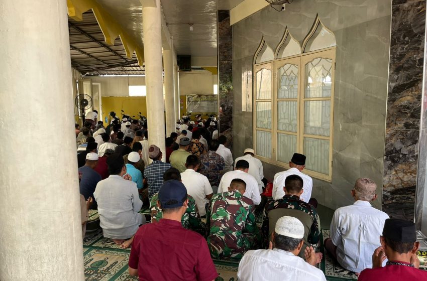  TMMD 126 Kodim 0201 Medan Bangun Kebersamaan Lewat Shalat Jumat di Masjid Paya Pasir
