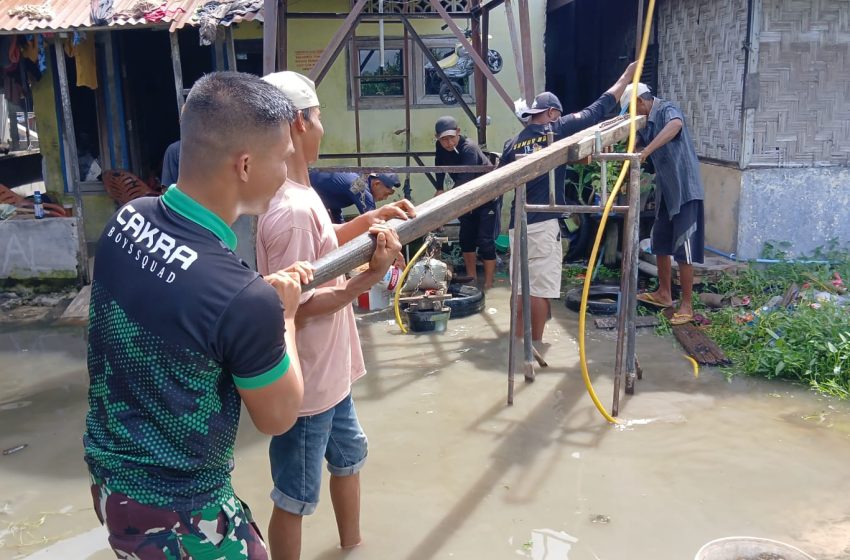  TNI dan Warga Kompak Pasang Sumur Bor di Jalan Penghulu Lama