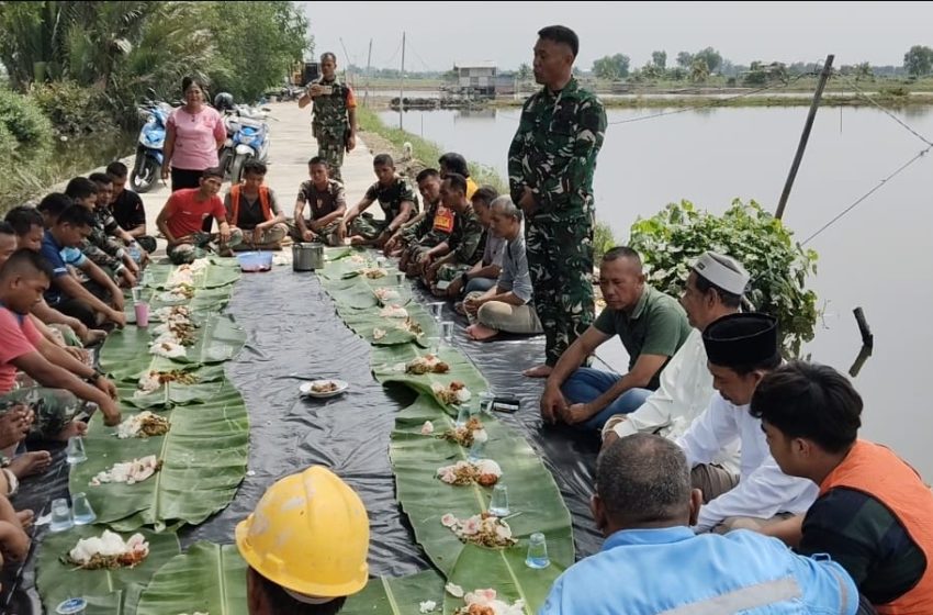 Makan Bajamba TNI dan Warga Paya Pasir Rayakan Sukses TMMD 126