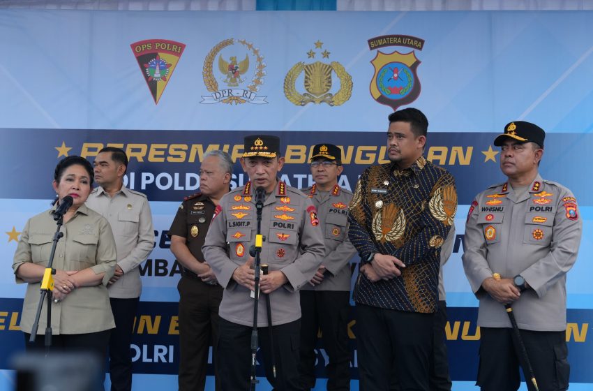  Polri Lepas 22 Kontainer Bantuan Kemanusiaan untuk Korban Bencana di Sumatera