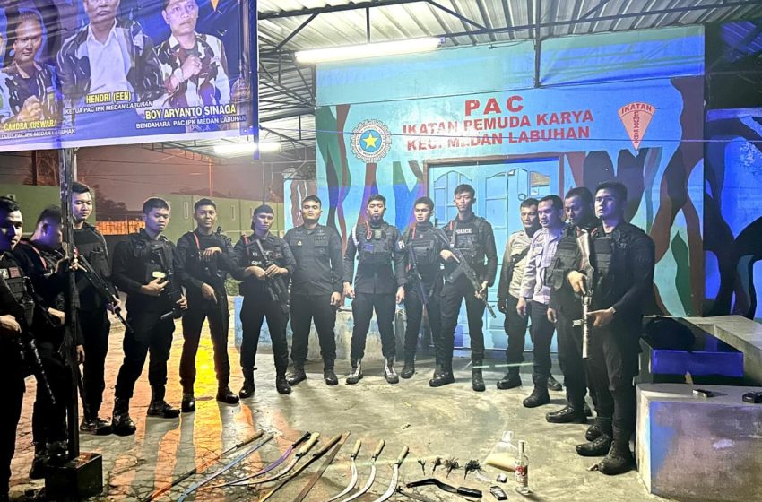  Patroli Skala Besar Brimob Polda Sumut Sisir Belawan, Sajam hingga Miras Diamankan