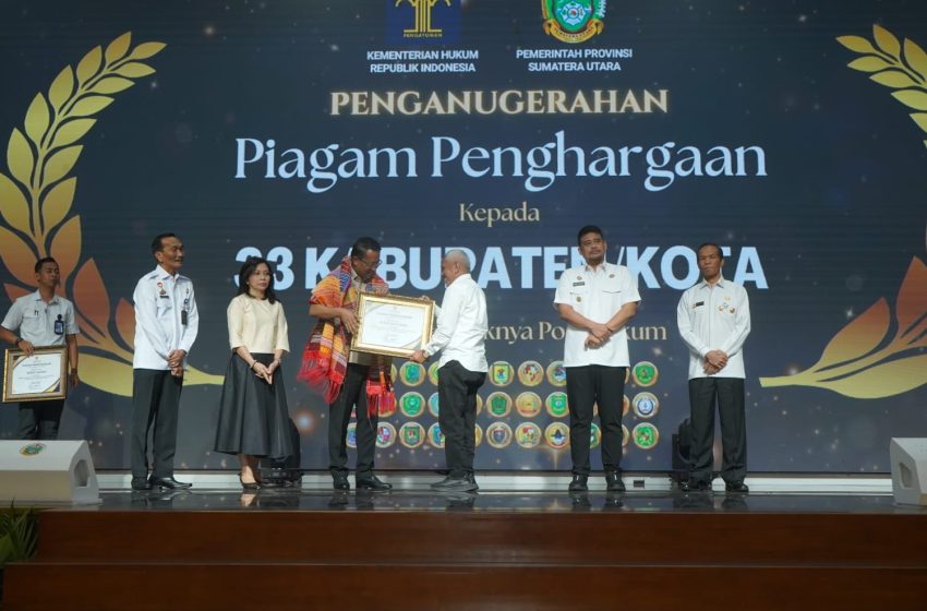  Bupati Baharuddin Siagian Raih Penghargaan Kementerian Hukum RI atas Komitmen Pelayanan Hukum di Batu Bara