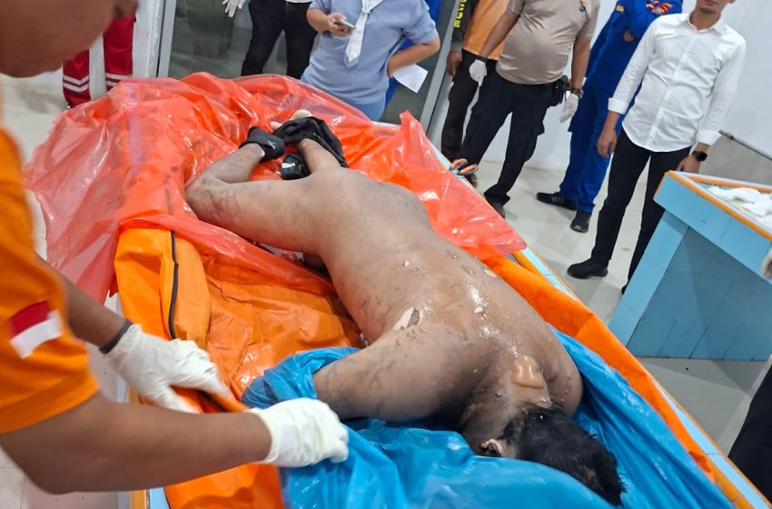  Polres Jajaran Batu Bara Evakuasi Jenazah Pria Tanpa Identitas Ditemukan Mengapung di Laut Tanjung Tiram