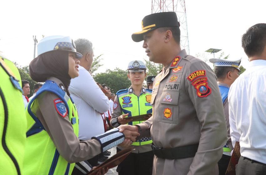  Kapolres Batu Bara Berikan Penghargaan kepada 38 Personel Berprestasi