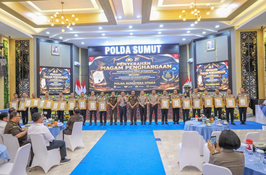  Kapolda Sumut Serahkan Penghargaan ZI dan Pelayanan Prima kepada Satker Berprestasi