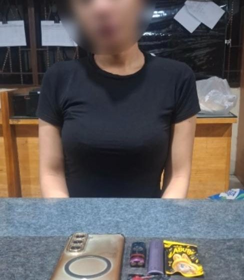 Polisi Ringkus Seorang Wanita Cantik Pengedar Pod Getar “Labubu dan Yakuza” di Medan 