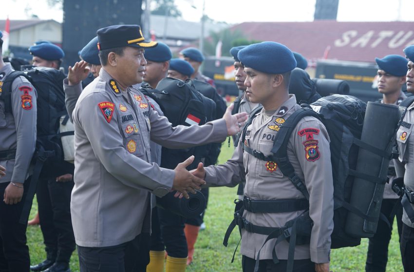  Gunung Sinabung Erupsi, Polda Sumut Siagakan 100 Personel Brimob dan Peralatan Pendukung