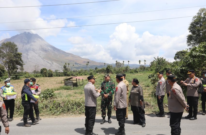  Kapolda Sumut Turun Langsung Pantau Kondisi Sinabung dan Kesiapan Personel Bantu Masyarakat di Karo