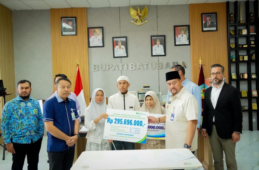  Bupati Batu Bara Serahkan Bantuan kepada Keluarga Korban Kebakaran PT EVYAP