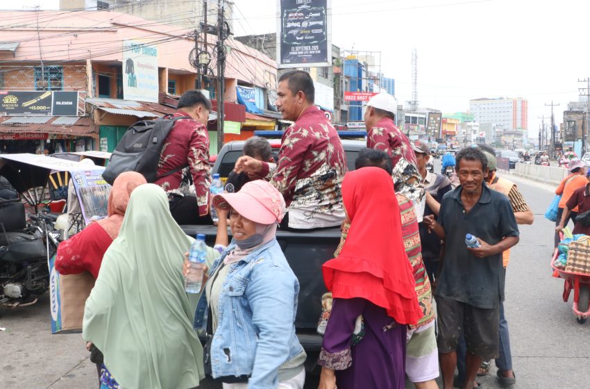  Jumat Berkah, Bid Humas Polda Sumut Berbagi Kasih dengan Sopir, Pengemudi Becak Motor dan Ojol