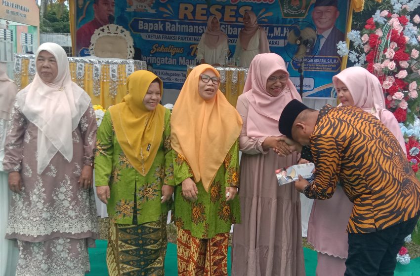  Reses ke MTsN 1 Barus Tapteng, Guru yang Telah Pensiun Terharu Menerima Tali Asih Rahmansyah Sibarani