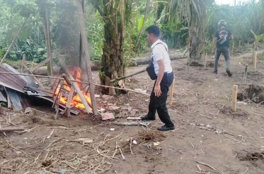  Polsek Medan Kota Bakar Barak Narkoba di Jalan Brigjen Katamso Gang Nasional 